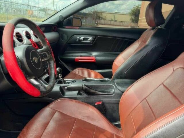 Черный Форд Мустанг, объемом двигателя 2.3 л и пробегом 63 тыс. км за 12300 $, фото 8 на Automoto.ua