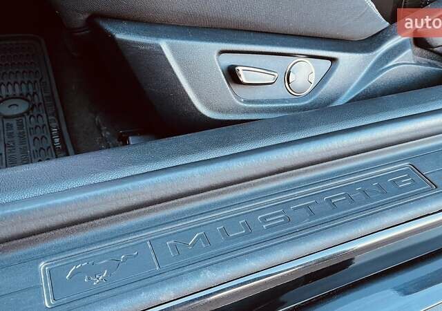 Чорний Форд Мустанг, об'ємом двигуна 2.26 л та пробігом 71 тис. км за 18500 $, фото 30 на Automoto.ua
