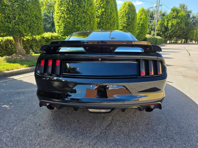 Чорний Форд Мустанг, об'ємом двигуна 2.3 л та пробігом 61 тис. км за 8900 $, фото 4 на Automoto.ua