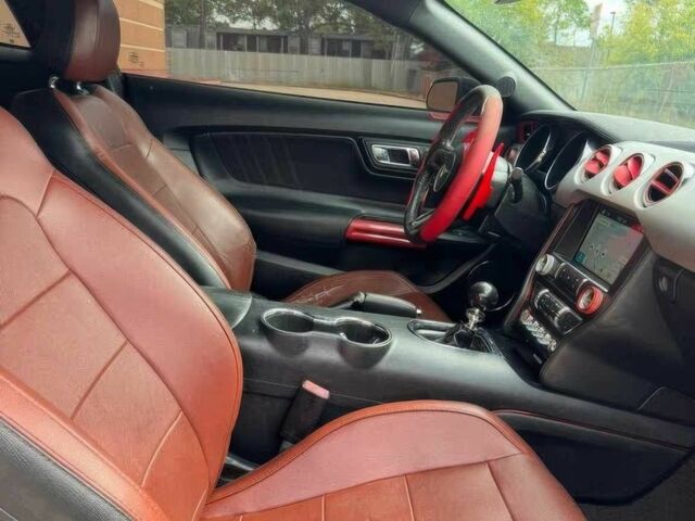 Черный Форд Мустанг, объемом двигателя 2.3 л и пробегом 63 тыс. км за 12300 $, фото 9 на Automoto.ua