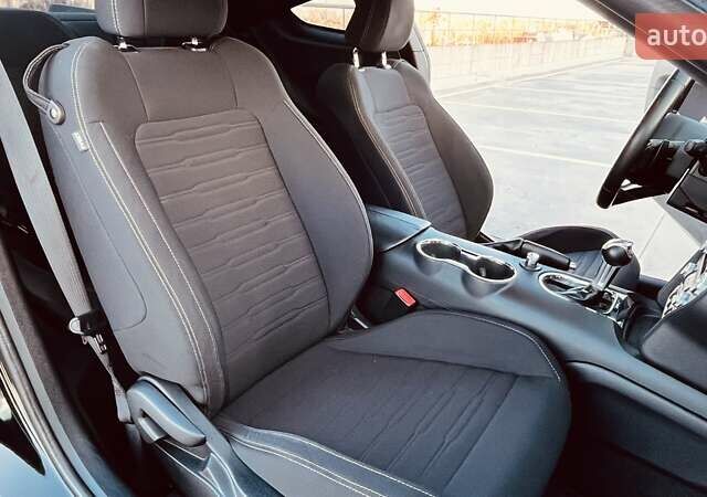 Чорний Форд Мустанг, об'ємом двигуна 2.26 л та пробігом 71 тис. км за 18500 $, фото 23 на Automoto.ua