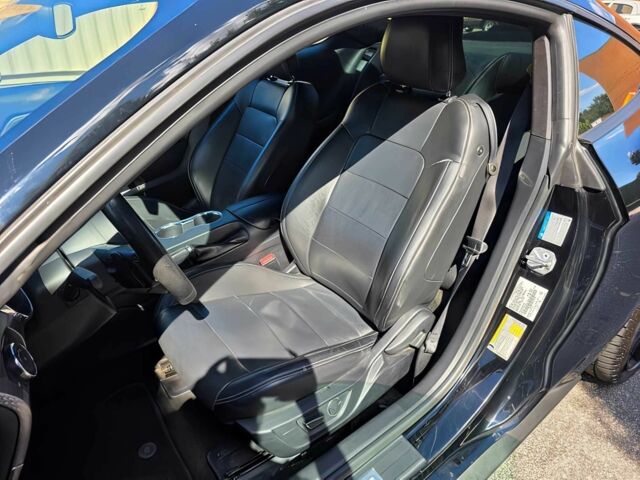 Чорний Форд Мустанг, об'ємом двигуна 2.3 л та пробігом 61 тис. км за 8900 $, фото 7 на Automoto.ua