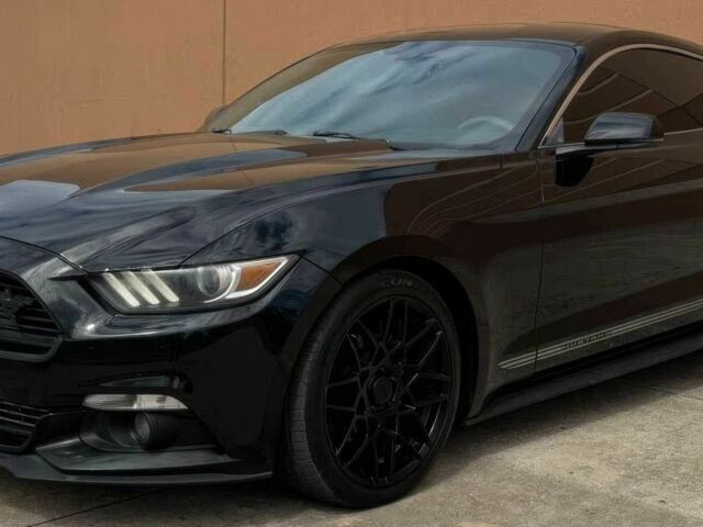 Черный Форд Мустанг, объемом двигателя 2.3 л и пробегом 63 тыс. км за 12300 $, фото 2 на Automoto.ua