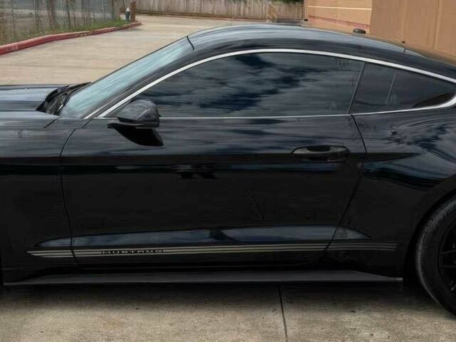 Черный Форд Мустанг, объемом двигателя 2.3 л и пробегом 63 тыс. км за 12300 $, фото 3 на Automoto.ua