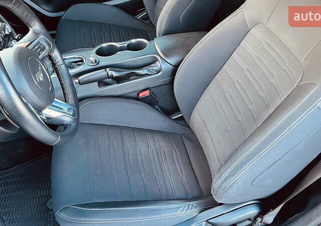 Чорний Форд Мустанг, об'ємом двигуна 2.26 л та пробігом 71 тис. км за 18500 $, фото 26 на Automoto.ua