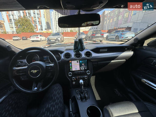 Черный Форд Мустанг, объемом двигателя 2.3 л и пробегом 125 тыс. км за 18500 $, фото 7 на Automoto.ua