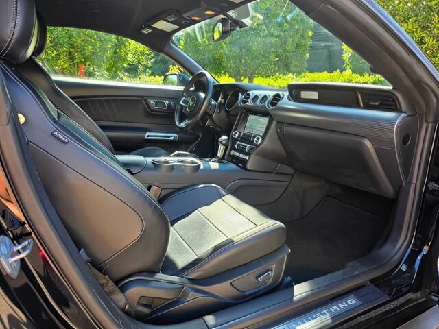 Чорний Форд Мустанг, об'ємом двигуна 2.3 л та пробігом 61 тис. км за 8900 $, фото 12 на Automoto.ua