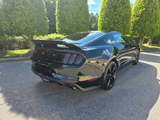 Чорний Форд Мустанг, об'ємом двигуна 2.3 л та пробігом 61 тис. км за 8900 $, фото 3 на Automoto.ua