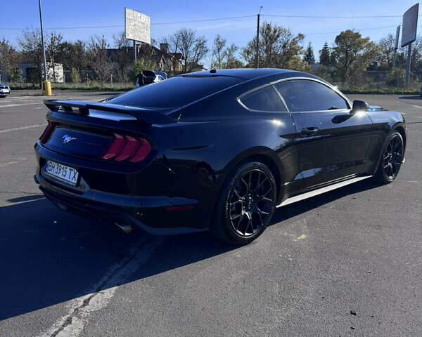 Черный Форд Мустанг, объемом двигателя 2.3 л и пробегом 109 тыс. км за 23000 $, фото 4 на Automoto.ua