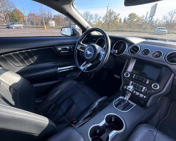 Черный Форд Мустанг, объемом двигателя 2.3 л и пробегом 109 тыс. км за 23000 $, фото 6 на Automoto.ua