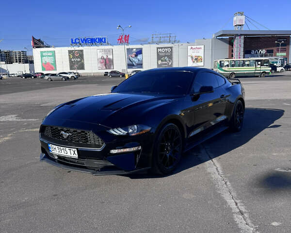 Черный Форд Мустанг, объемом двигателя 2.3 л и пробегом 109 тыс. км за 23000 $, фото 2 на Automoto.ua