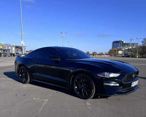 Черный Форд Мустанг, объемом двигателя 2.3 л и пробегом 109 тыс. км за 23000 $, фото 3 на Automoto.ua