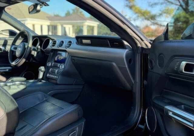 Черный Форд Мустанг, объемом двигателя 2.3 л и пробегом 99 тыс. км за 12500 $, фото 9 на Automoto.ua