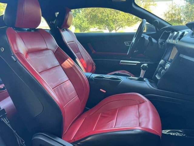 Форд Мустанг 2020 в Киеве на Automoto.ua Черный Форд Мустанг, объемом двигателя 2.3 л и пробегом 34 тыс. км за 5200 $, фото 10 на Automoto.ua