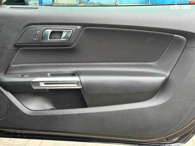 Черный Форд Мустанг, объемом двигателя 2.3 л и пробегом 22 тыс. км за 28940 $, фото 18 на Automoto.ua