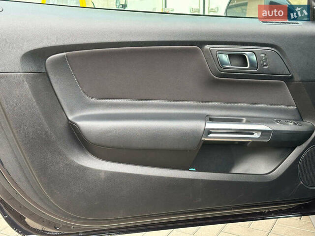 Черный Форд Мустанг, объемом двигателя 2.3 л и пробегом 22 тыс. км за 28990 $, фото 12 на Automoto.ua