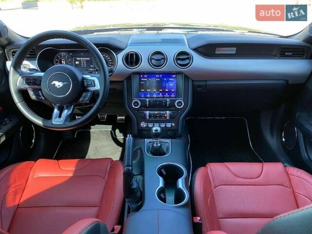 Черный Форд Мустанг, объемом двигателя 5.04 л и пробегом 1 тыс. км за 52000 $, фото 5 на Automoto.ua