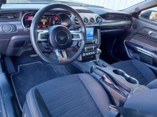 Черный Форд Мустанг, объемом двигателя 5 л и пробегом 15 тыс. км за 11500 $, фото 7 на Automoto.ua