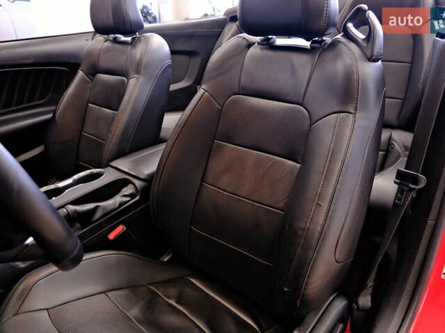 Красный Форд Мустанг, объемом двигателя 2.26 л и пробегом 143 тыс. км за 14900 $, фото 32 на Automoto.ua