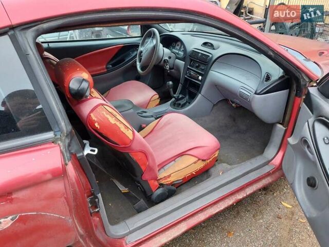 Красный Форд Мустанг, объемом двигателя 3.8 л и пробегом 120 тыс. км за 2450 $, фото 4 на Automoto.ua