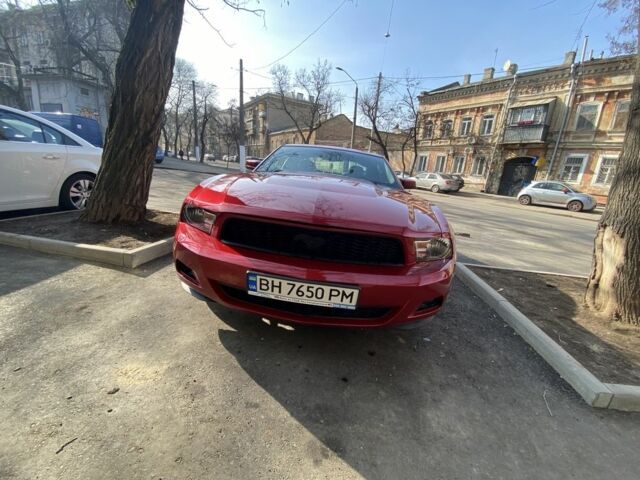 Красный Форд Мустанг, объемом двигателя 0.37 л и пробегом 160 тыс. км за 12800 $, фото 1 на Automoto.ua