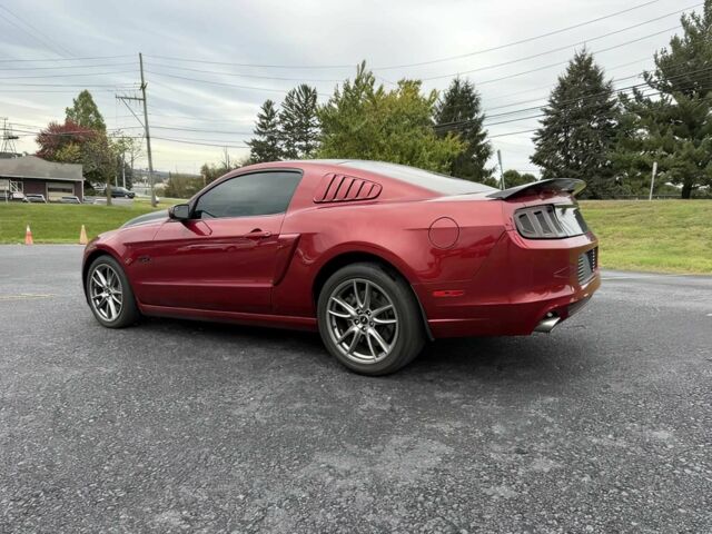 Красный Форд Мустанг, объемом двигателя 5 л и пробегом 87 тыс. км за 6200 $, фото 2 на Automoto.ua