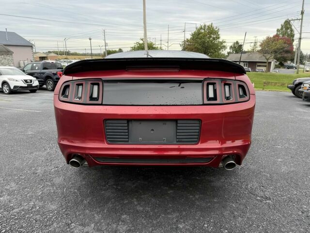 Красный Форд Мустанг, объемом двигателя 5 л и пробегом 87 тыс. км за 6200 $, фото 4 на Automoto.ua