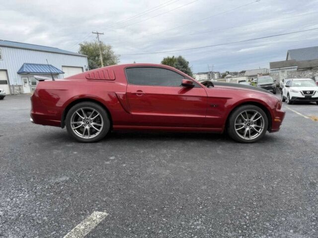 Красный Форд Мустанг, объемом двигателя 5 л и пробегом 90 тыс. км за 6000 $, фото 2 на Automoto.ua