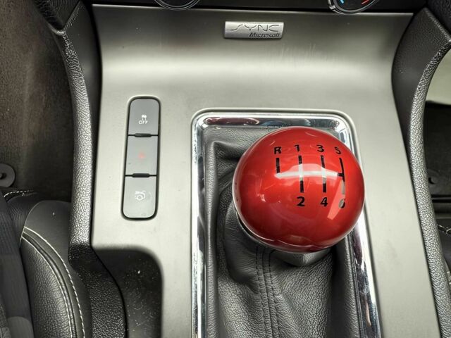 Красный Форд Мустанг, объемом двигателя 5 л и пробегом 87 тыс. км за 6200 $, фото 8 на Automoto.ua