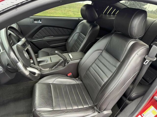 Красный Форд Мустанг, объемом двигателя 5 л и пробегом 87 тыс. км за 6200 $, фото 6 на Automoto.ua