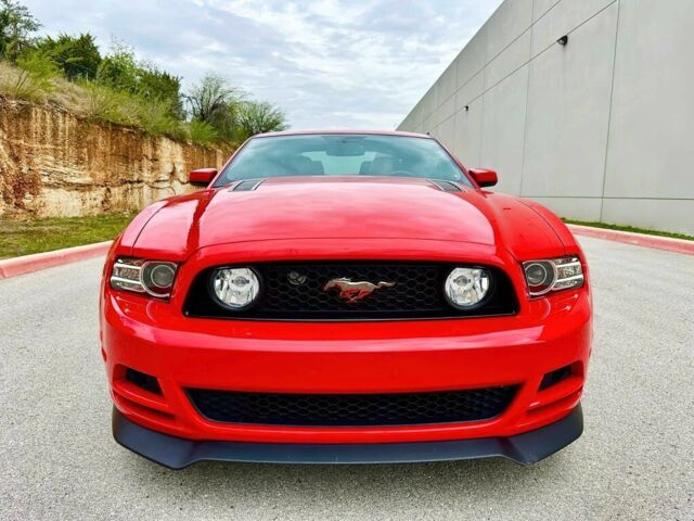 Красный Форд Мустанг, объемом двигателя 5 л и пробегом 81 тыс. км за 8500 $, фото 1 на Automoto.ua