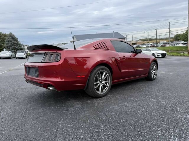 Красный Форд Мустанг, объемом двигателя 5 л и пробегом 87 тыс. км за 6200 $, фото 3 на Automoto.ua