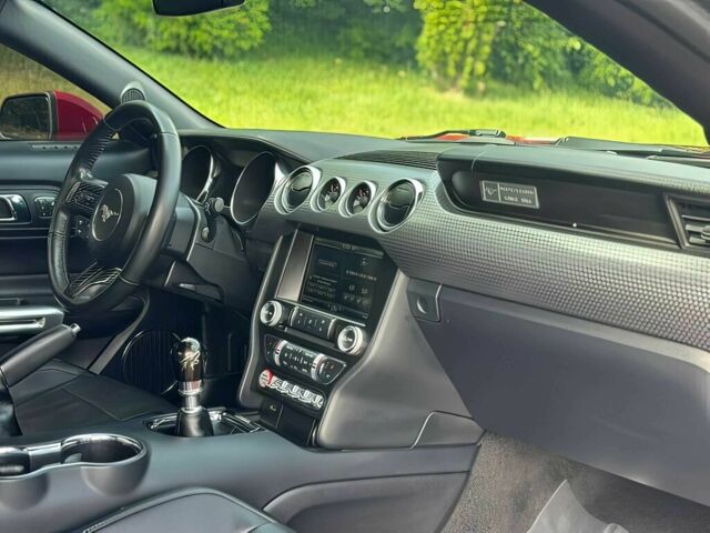Красный Форд Мустанг, объемом двигателя 5 л и пробегом 80 тыс. км за 10990 $, фото 12 на Automoto.ua