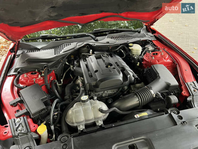 Красный Форд Мустанг, объемом двигателя 2.3 л и пробегом 175 тыс. км за 17500 $, фото 12 на Automoto.ua