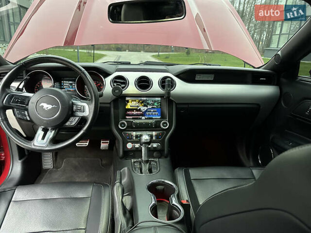 Красный Форд Мустанг, объемом двигателя 2.26 л и пробегом 119 тыс. км за 16400 $, фото 17 на Automoto.ua