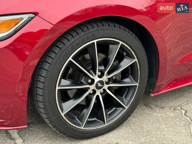 Красный Форд Мустанг, объемом двигателя 2.26 л и пробегом 170 тыс. км за 14500 $, фото 11 на Automoto.ua