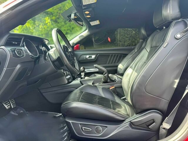 Красный Форд Мустанг, объемом двигателя 5 л и пробегом 80 тыс. км за 10990 $, фото 8 на Automoto.ua