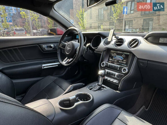 Красный Форд Мустанг, объемом двигателя 2.26 л и пробегом 110 тыс. км за 16200 $, фото 8 на Automoto.ua