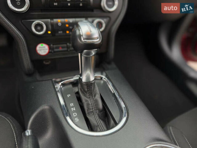 Красный Форд Мустанг, объемом двигателя 2.26 л и пробегом 170 тыс. км за 14500 $, фото 21 на Automoto.ua