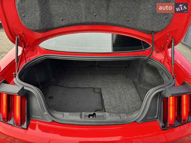 Красный Форд Мустанг, объемом двигателя 2.26 л и пробегом 169 тыс. км за 13900 $, фото 16 на Automoto.ua