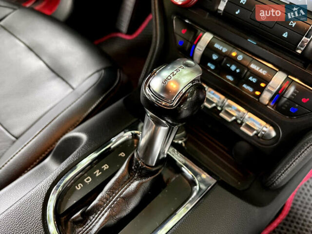 Красный Форд Мустанг, объемом двигателя 2.3 л и пробегом 175 тыс. км за 17500 $, фото 42 на Automoto.ua