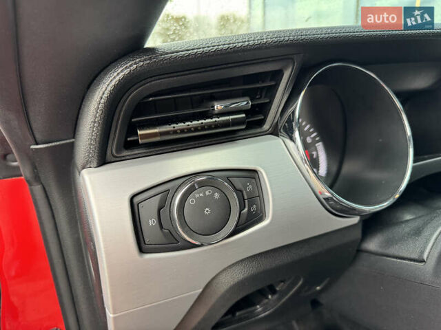 Красный Форд Мустанг, объемом двигателя 2.26 л и пробегом 169 тыс. км за 13900 $, фото 14 на Automoto.ua