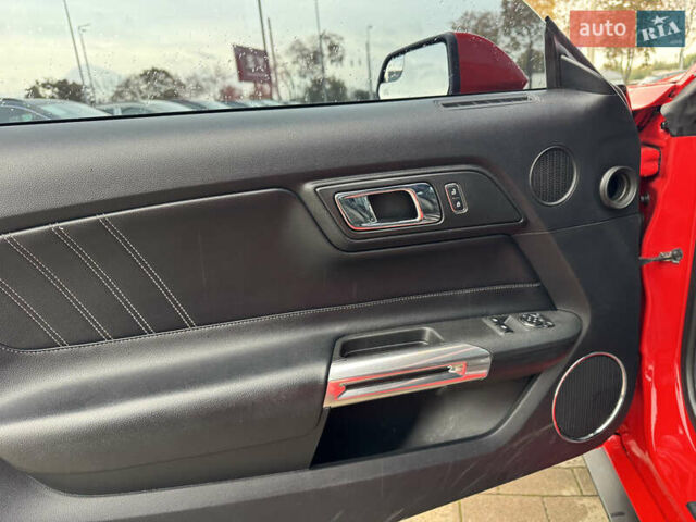 Красный Форд Мустанг, объемом двигателя 2.26 л и пробегом 169 тыс. км за 13900 $, фото 13 на Automoto.ua