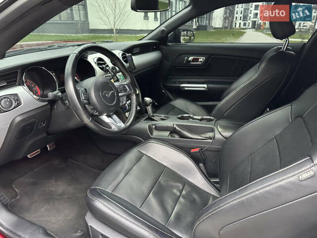 Красный Форд Мустанг, объемом двигателя 2.26 л и пробегом 119 тыс. км за 16400 $, фото 23 на Automoto.ua