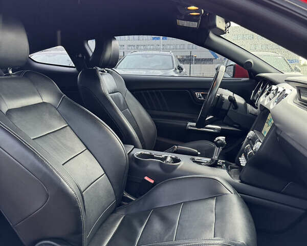 Красный Форд Мустанг, объемом двигателя 2.26 л и пробегом 169 тыс. км за 13900 $, фото 20 на Automoto.ua