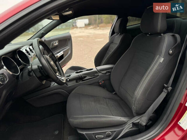 Красный Форд Мустанг, объемом двигателя 2.26 л и пробегом 170 тыс. км за 14500 $, фото 15 на Automoto.ua