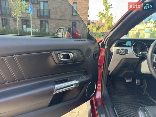 Красный Форд Мустанг, объемом двигателя 2.26 л и пробегом 110 тыс. км за 16200 $, фото 10 на Automoto.ua