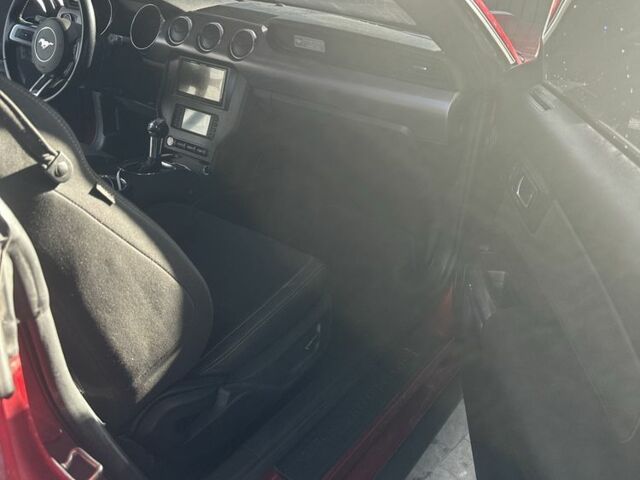 Червоний Форд Мустанг, об'ємом двигуна 2.3 л та пробігом 138 тис. км за 14000 $, фото 7 на Automoto.ua