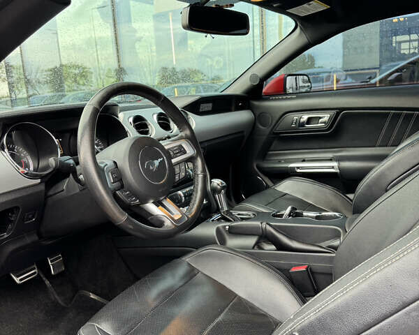 Красный Форд Мустанг, объемом двигателя 2.26 л и пробегом 169 тыс. км за 13900 $, фото 11 на Automoto.ua