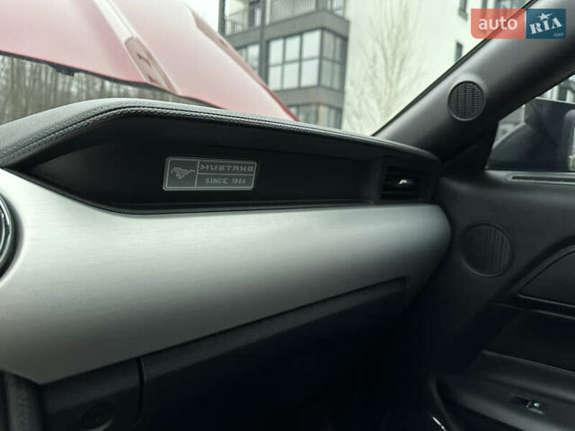 Красный Форд Мустанг, объемом двигателя 2.26 л и пробегом 119 тыс. км за 16400 $, фото 22 на Automoto.ua